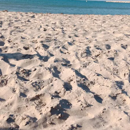 Stylish House With Swimming Pool,near & Town, Wifi